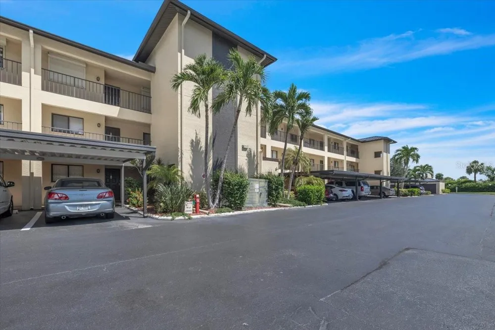 4719 SE 17TH PLACE #105 Cape Coral, FL 33904