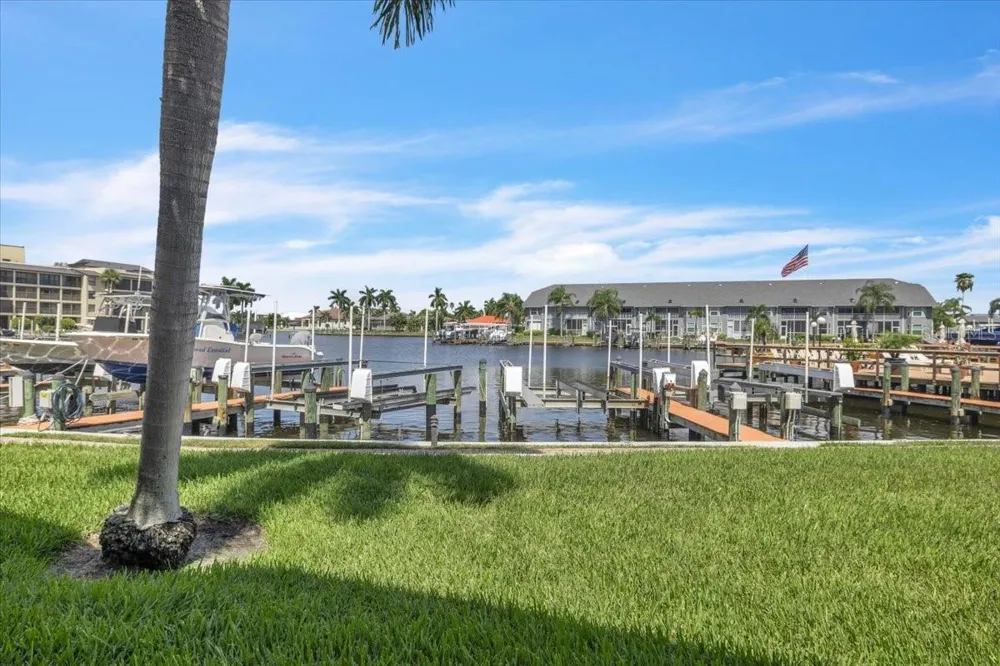 4719 SE 17TH PLACE #105 Cape Coral, FL 33904