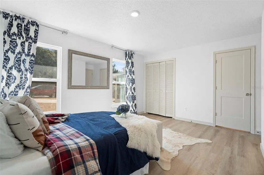 1049 W NEW YORK AVENUE Orange City, FL 32763