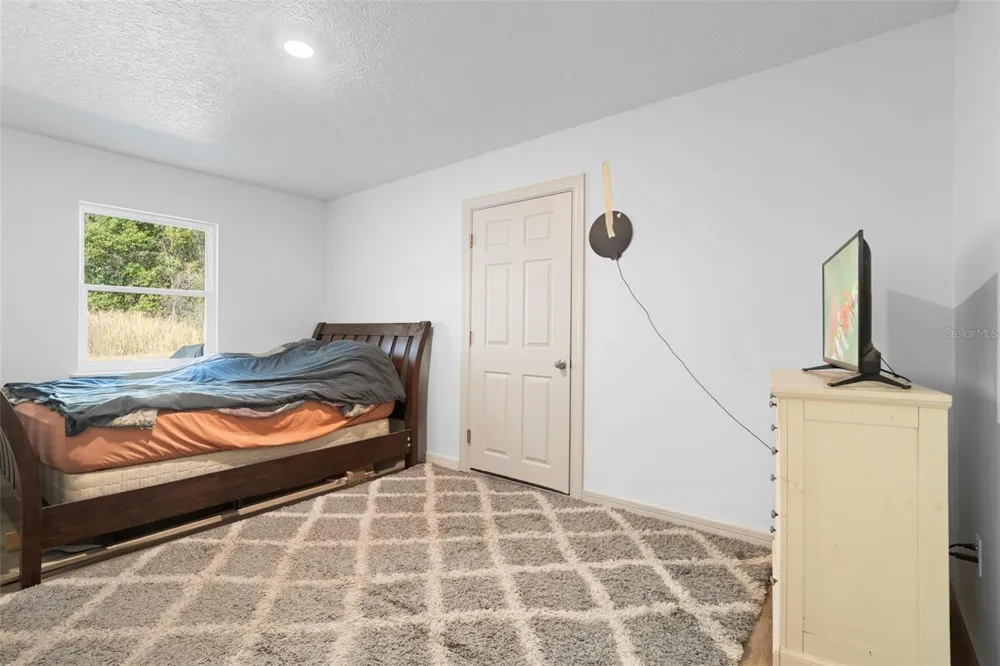 1049 W NEW YORK AVENUE Orange City, FL 32763
