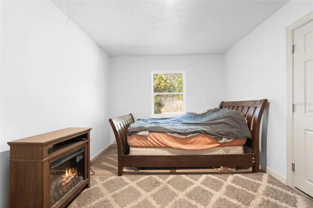 1049 W NEW YORK AVENUE Orange City, FL 32763