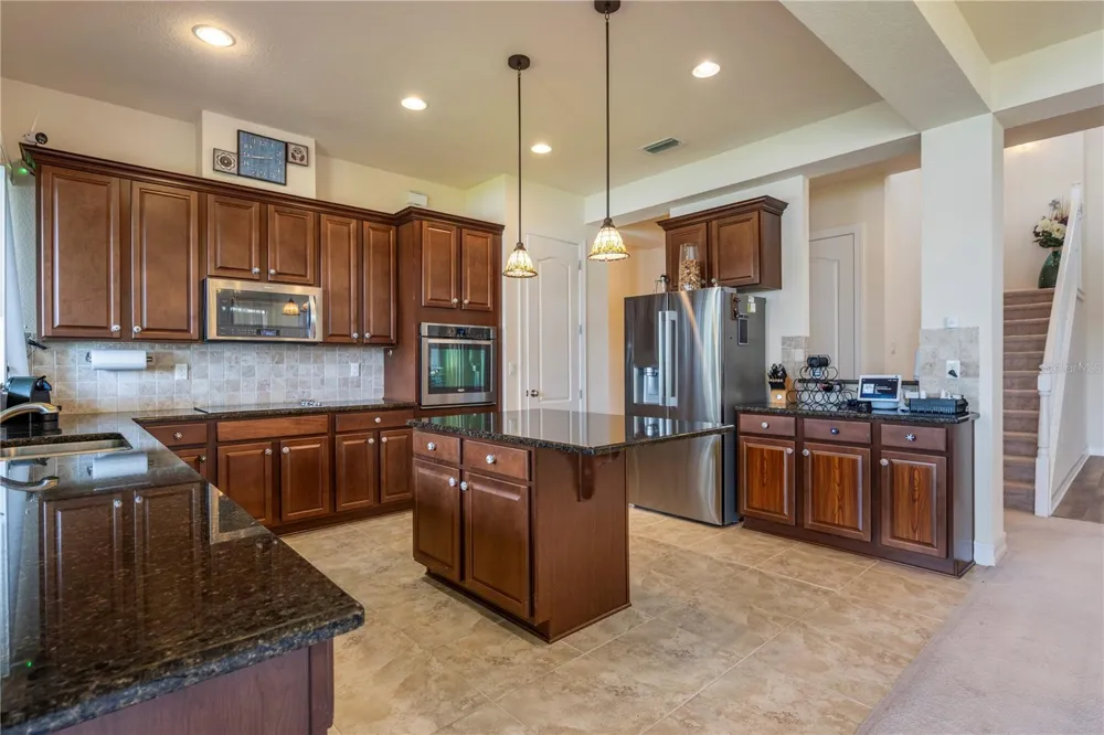 11015 MOBBERLEY CIRCLE Orlando, FL 32832