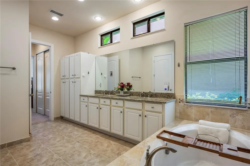 11015 MOBBERLEY CIRCLE Orlando, FL 32832