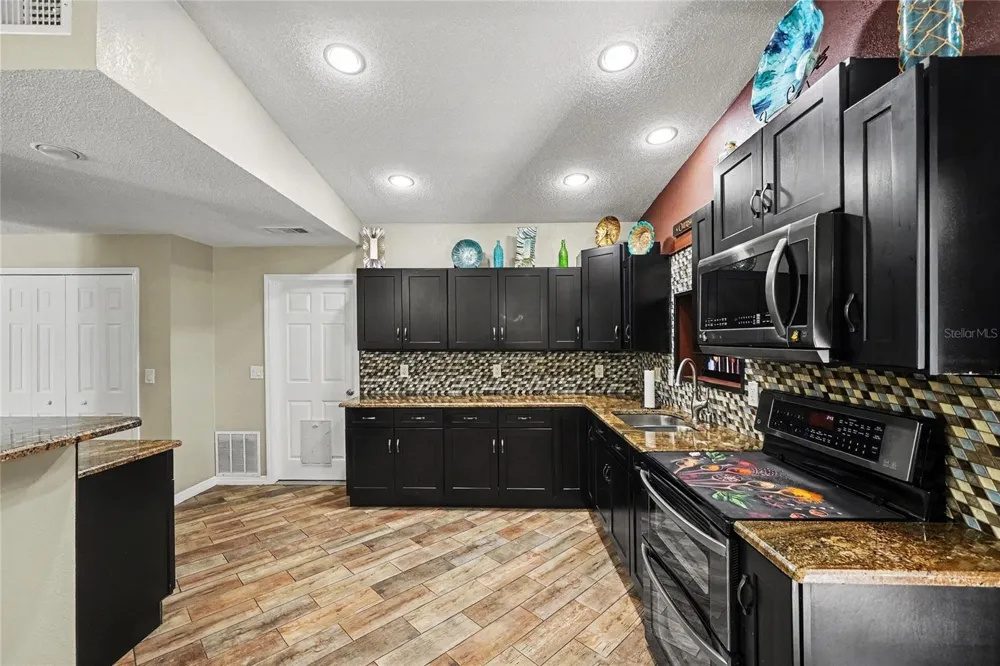 6038 WEDGEWOOD CIRCLE Orlando, FL 32808