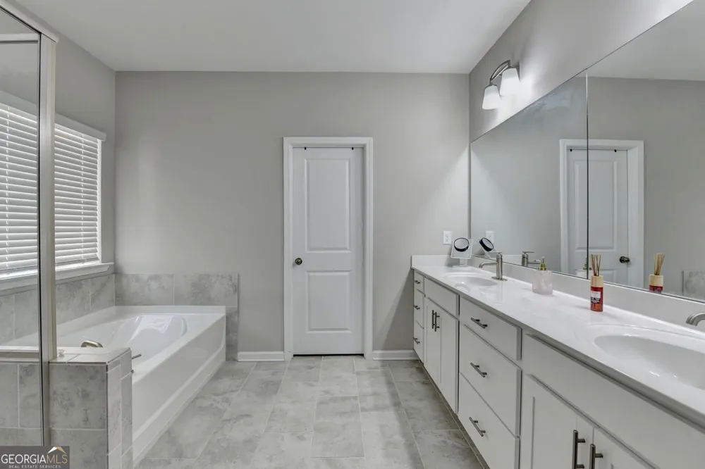 3240 Herald DR Scottdale, GA 30079