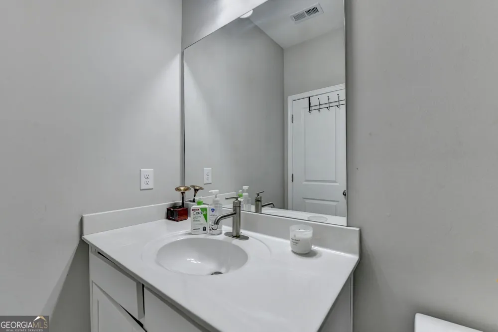 3240 Herald DR Scottdale, GA 30079