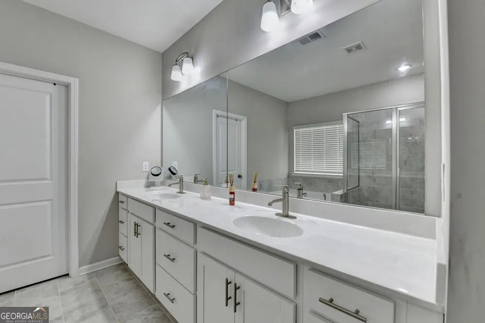 3240 Herald DR Scottdale, GA 30079