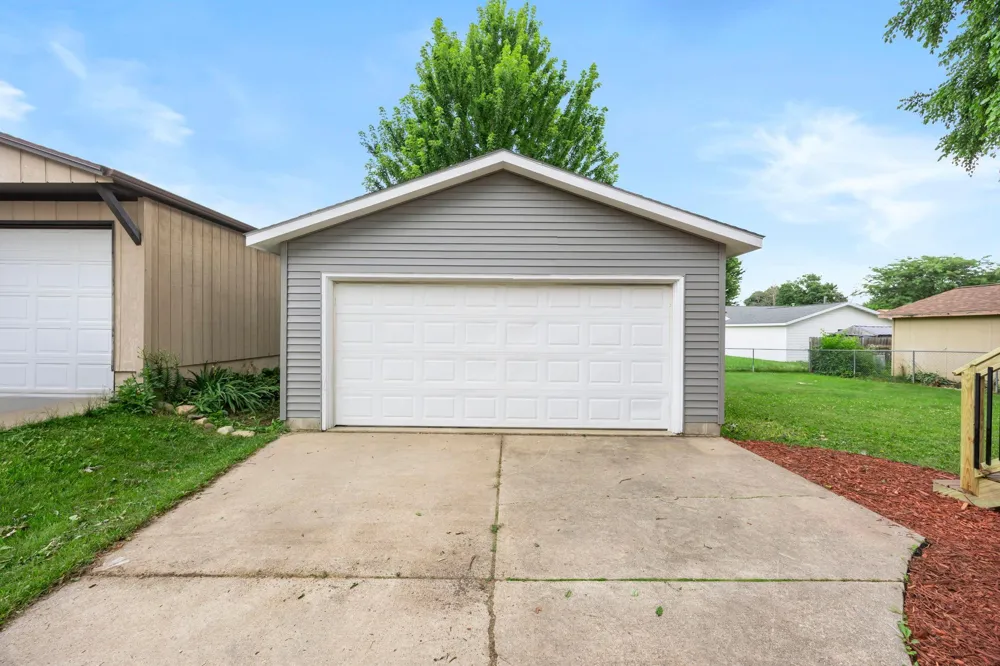 2043 42nd Street NW Rochester, MN 55901