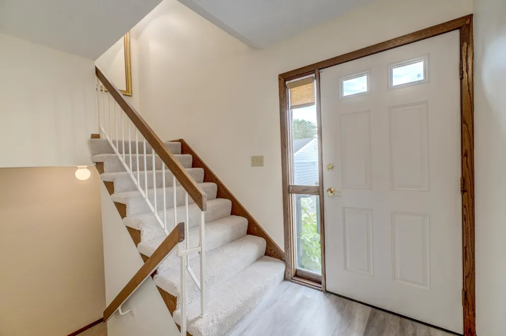 2174 Tower Court Woodbury, MN 55125