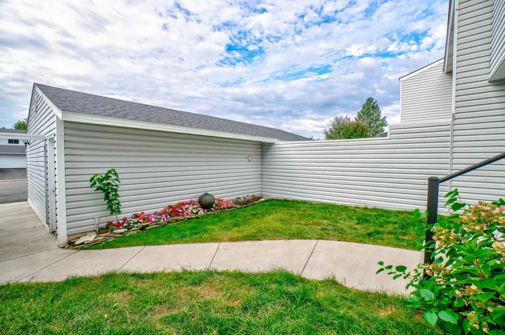 2174 Tower Court Woodbury, MN 55125
