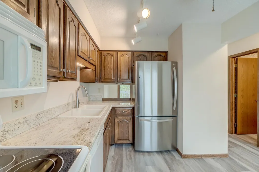 2174 Tower Court Woodbury, MN 55125
