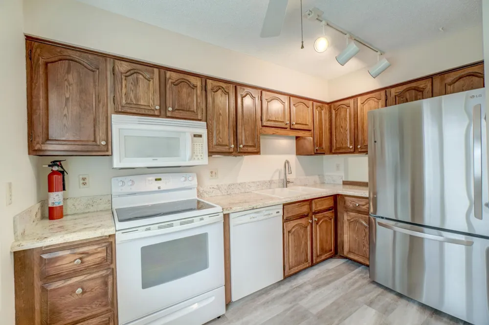 2174 Tower Court Woodbury, MN 55125