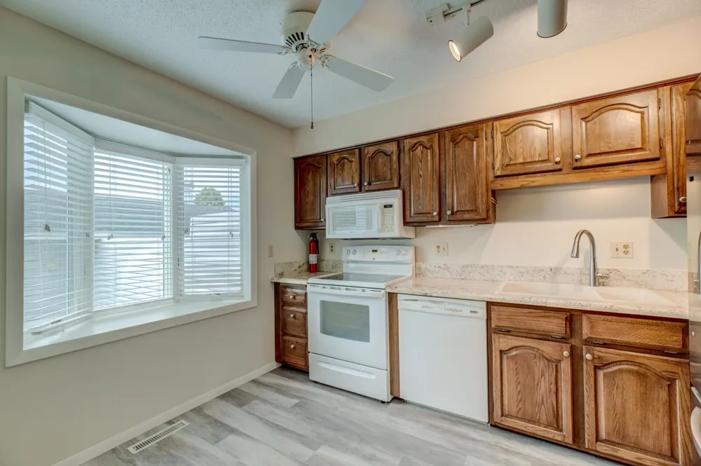 2174 Tower Court Woodbury, MN 55125