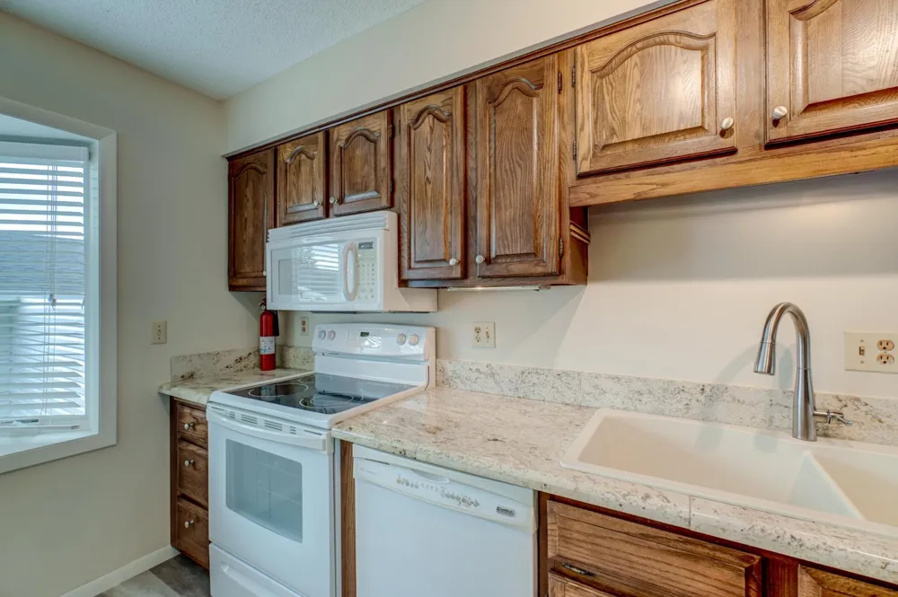 2174 Tower Court Woodbury, MN 55125