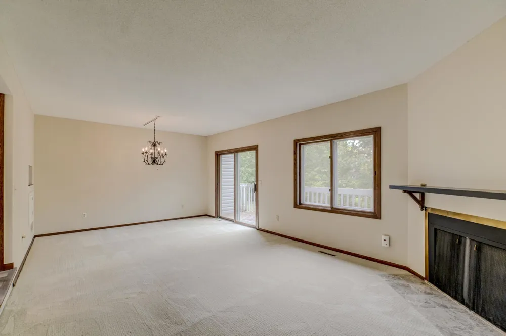 2174 Tower Court Woodbury, MN 55125