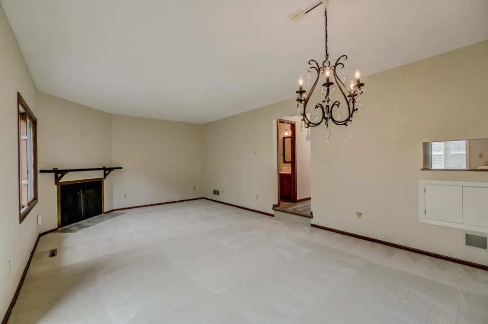 2174 Tower Court Woodbury, MN 55125