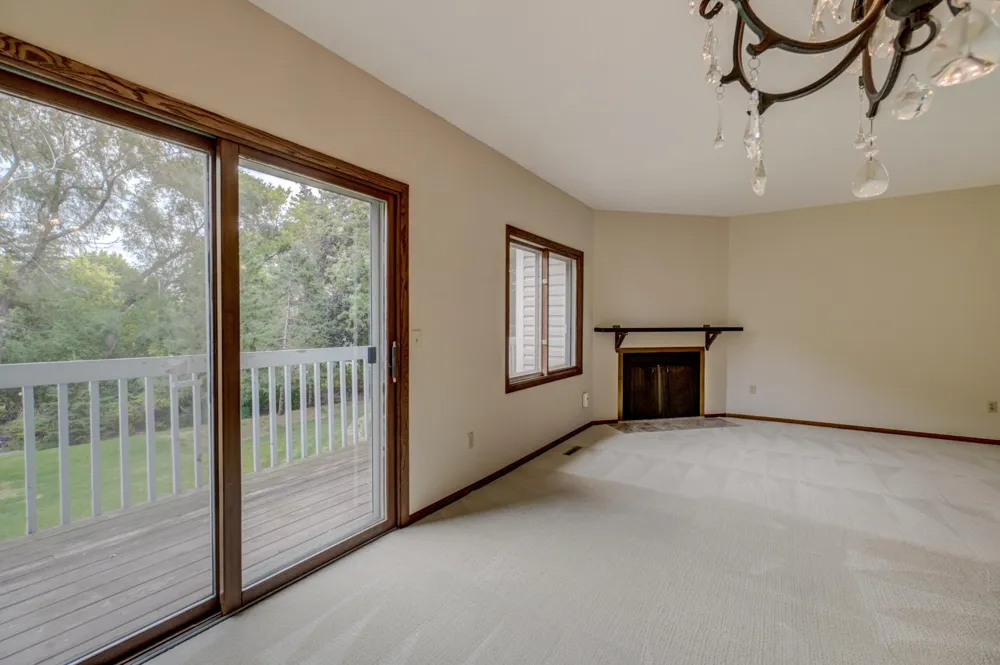 2174 Tower Court Woodbury, MN 55125