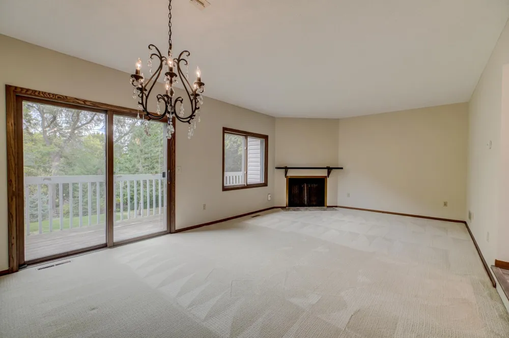 2174 Tower Court Woodbury, MN 55125