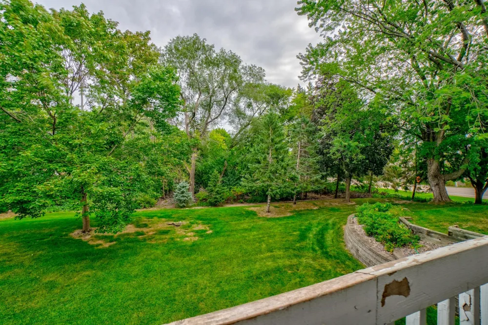 2174 Tower Court Woodbury, MN 55125