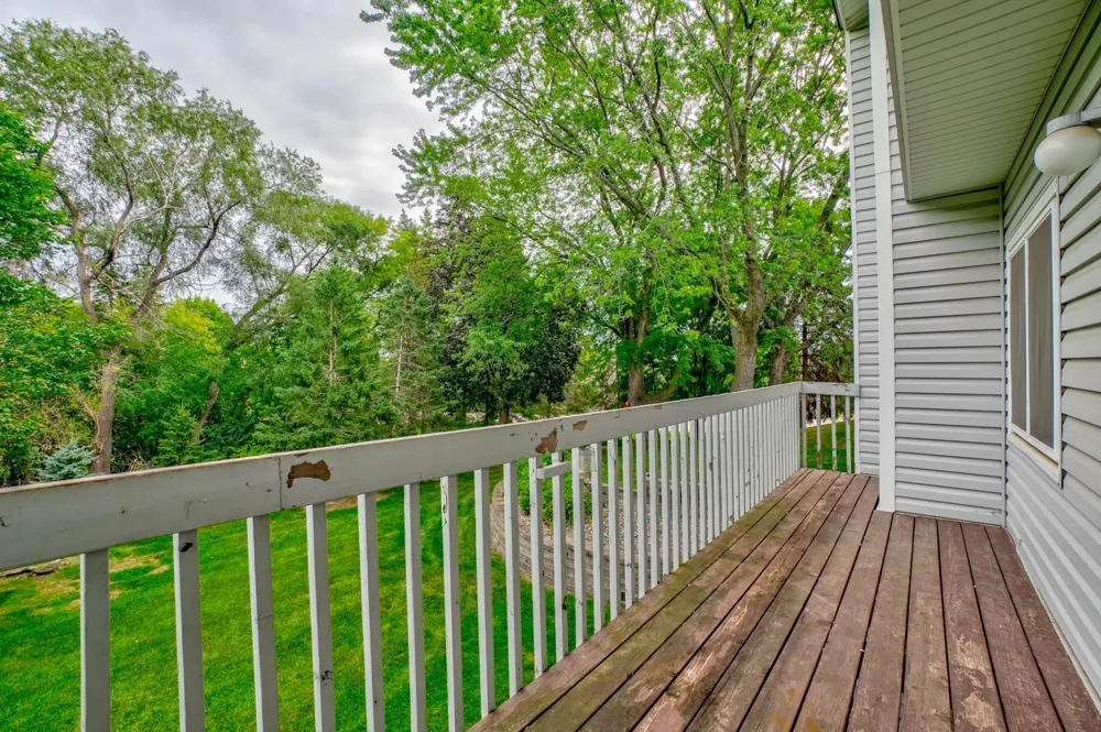 2174 Tower Court Woodbury, MN 55125