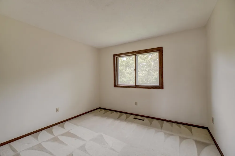 2174 Tower Court Woodbury, MN 55125