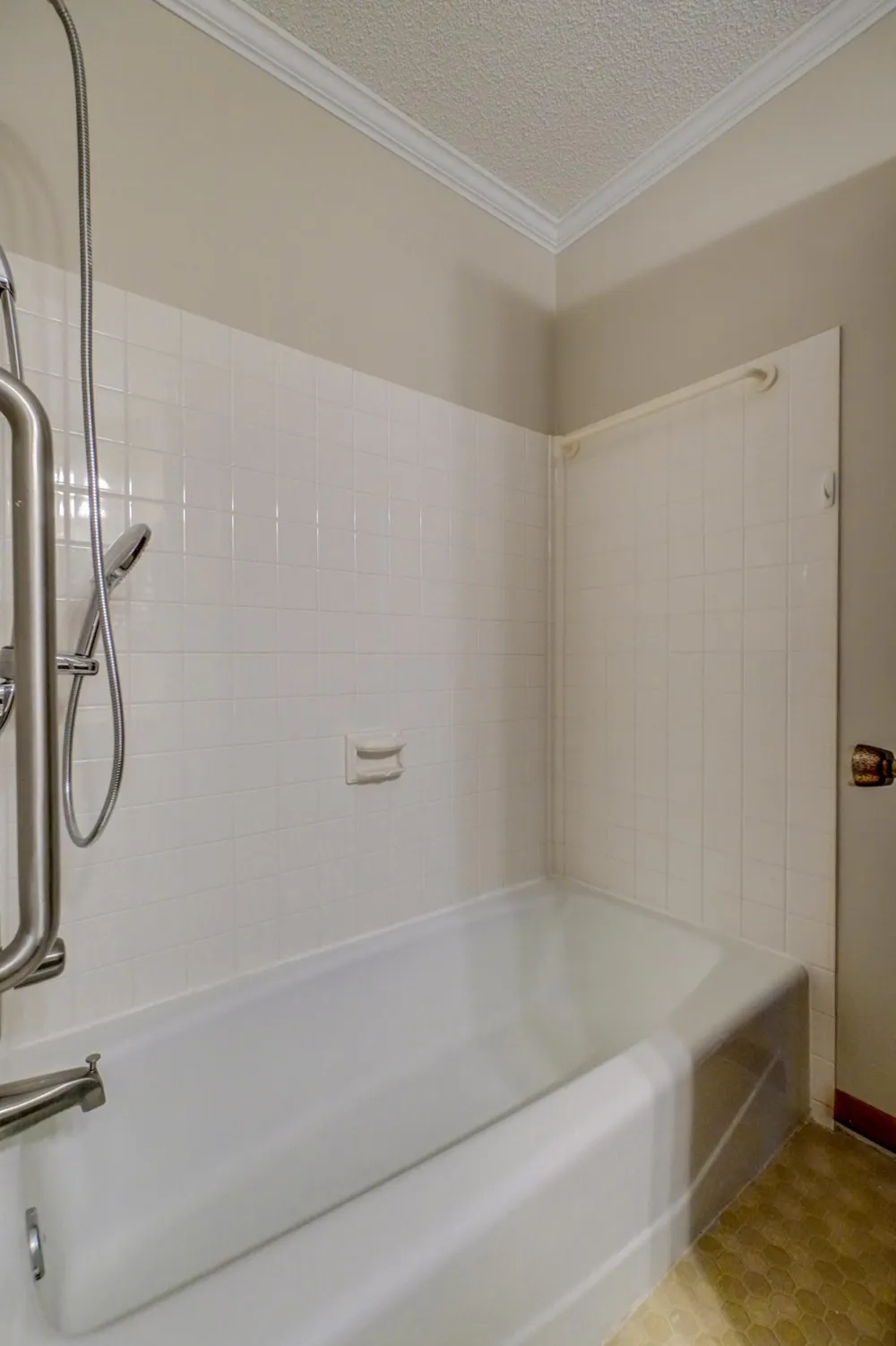 2174 Tower Court Woodbury, MN 55125