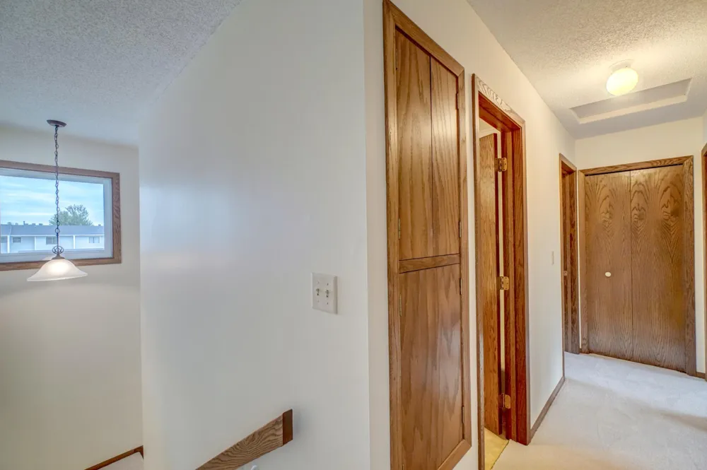 2174 Tower Court Woodbury, MN 55125