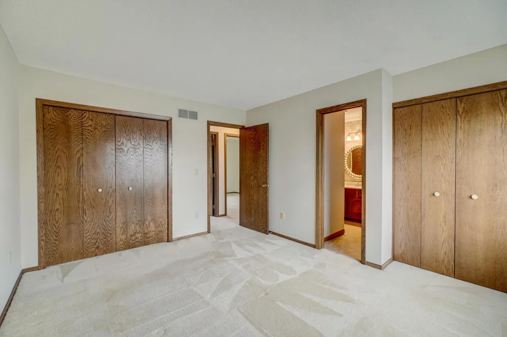 2174 Tower Court Woodbury, MN 55125