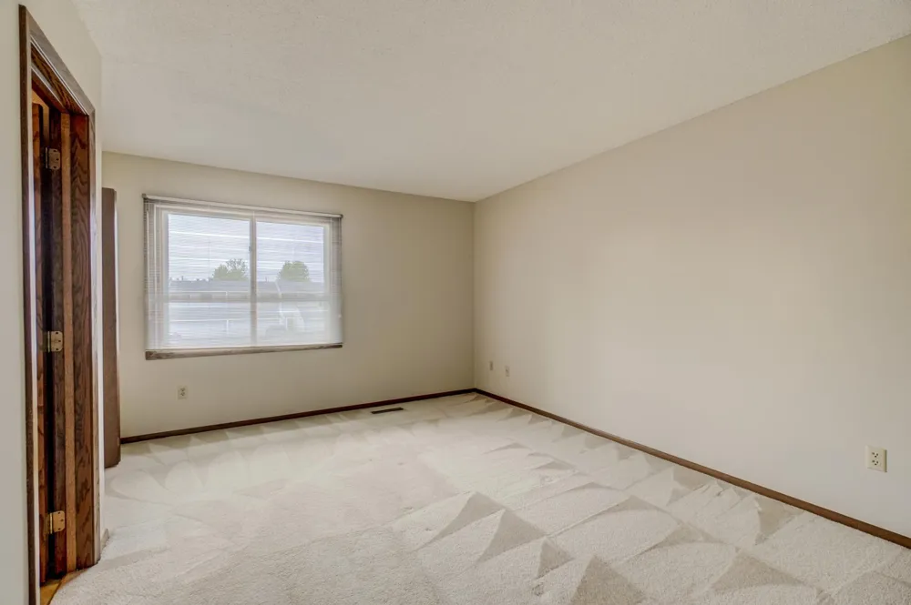 2174 Tower Court Woodbury, MN 55125