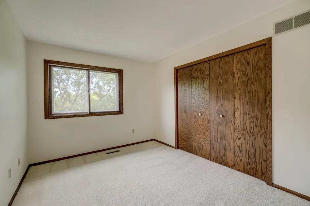 2174 Tower Court Woodbury, MN 55125