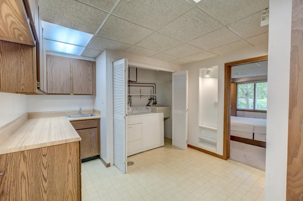 2174 Tower Court Woodbury, MN 55125