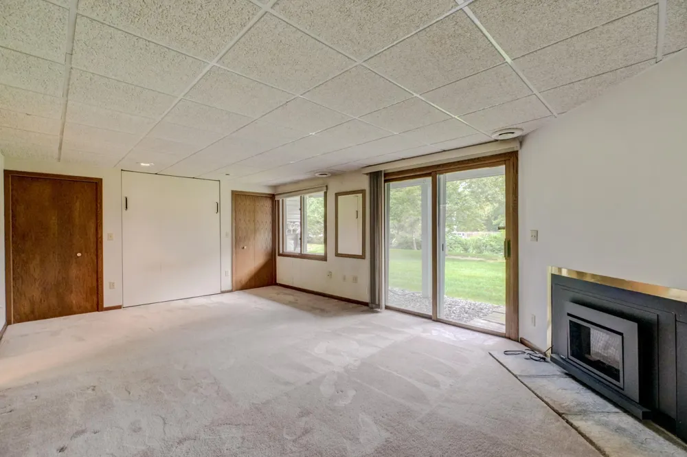 2174 Tower Court Woodbury, MN 55125