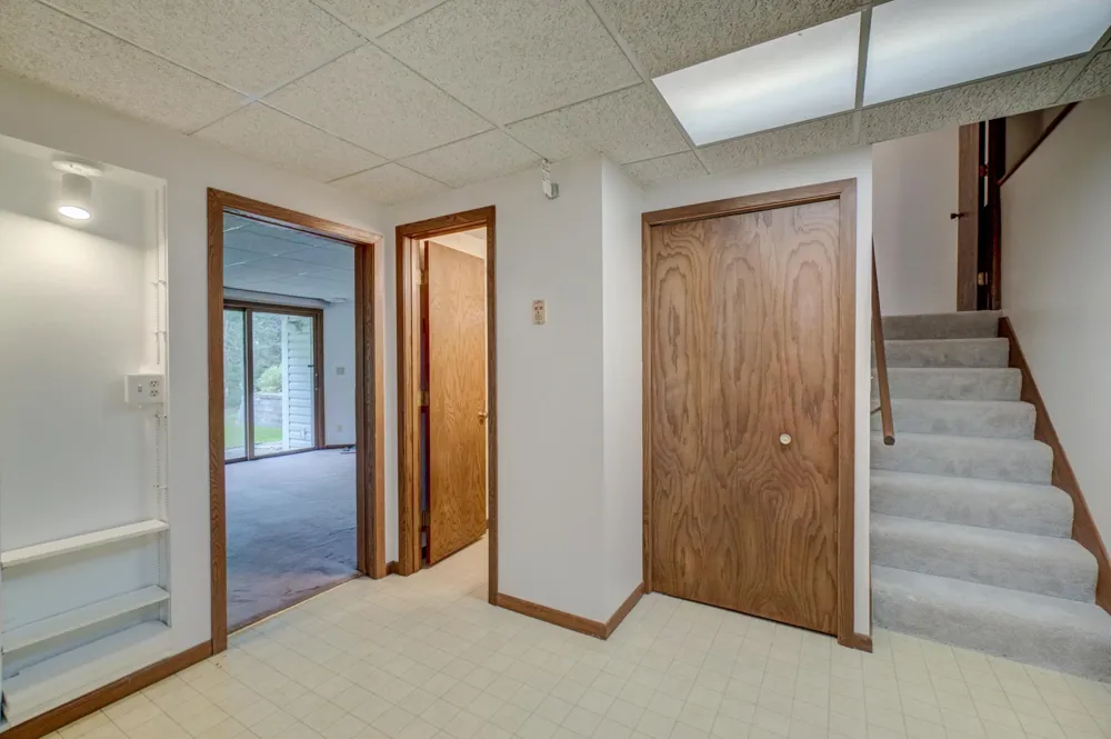 2174 Tower Court Woodbury, MN 55125