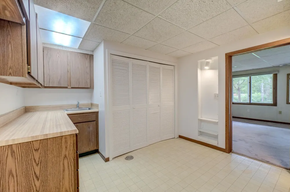 2174 Tower Court Woodbury, MN 55125