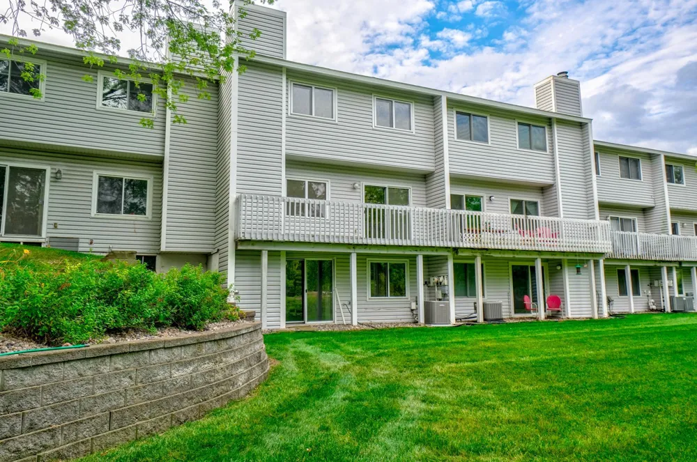 2174 Tower Court Woodbury, MN 55125