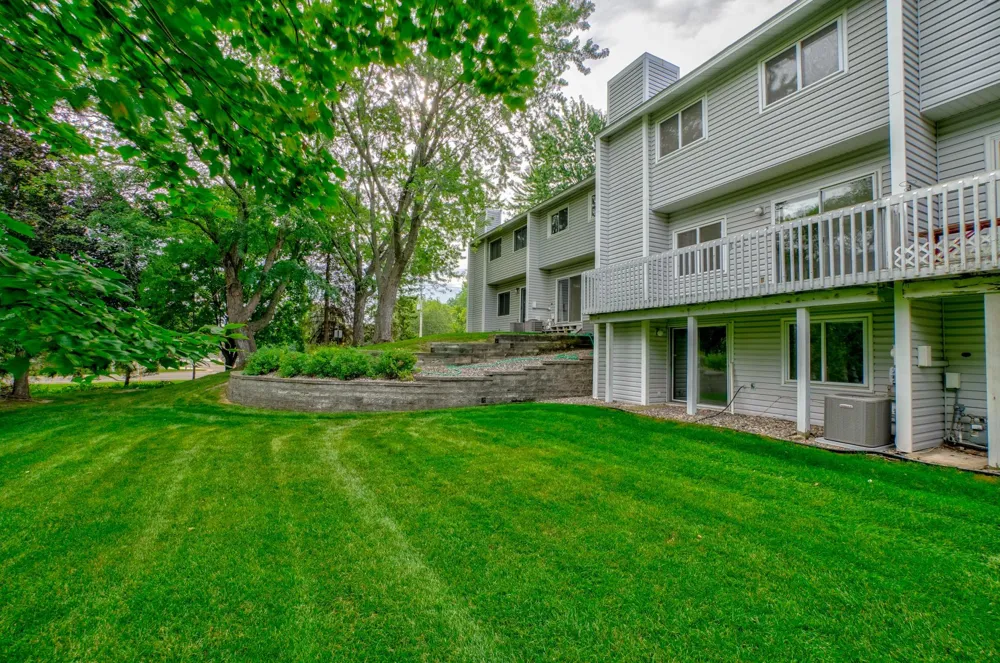 2174 Tower Court Woodbury, MN 55125