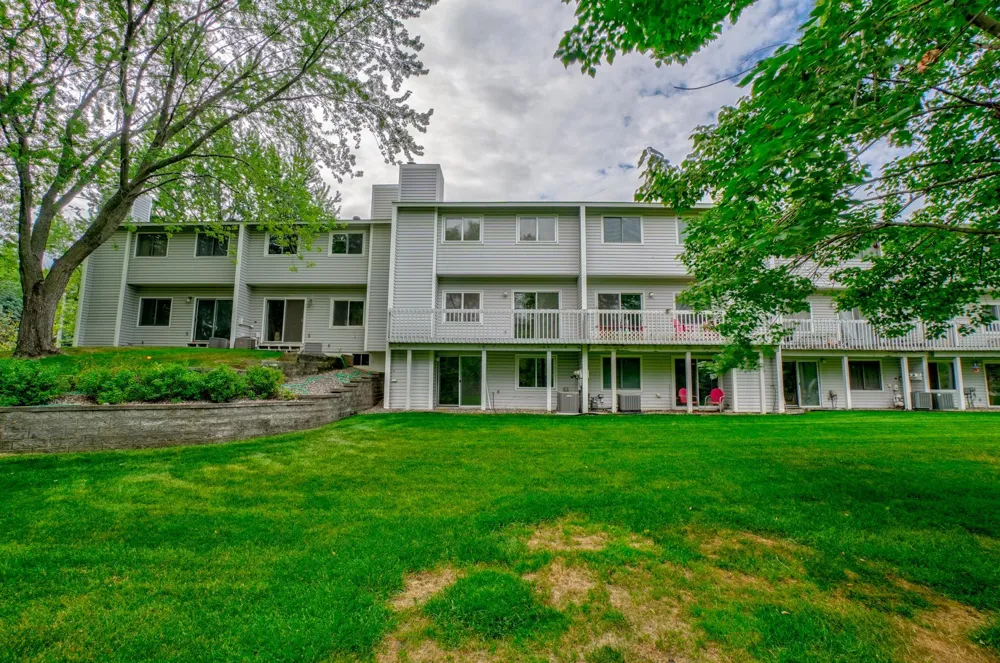 2174 Tower Court Woodbury, MN 55125