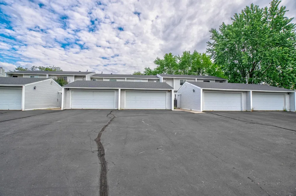 2174 Tower Court Woodbury, MN 55125