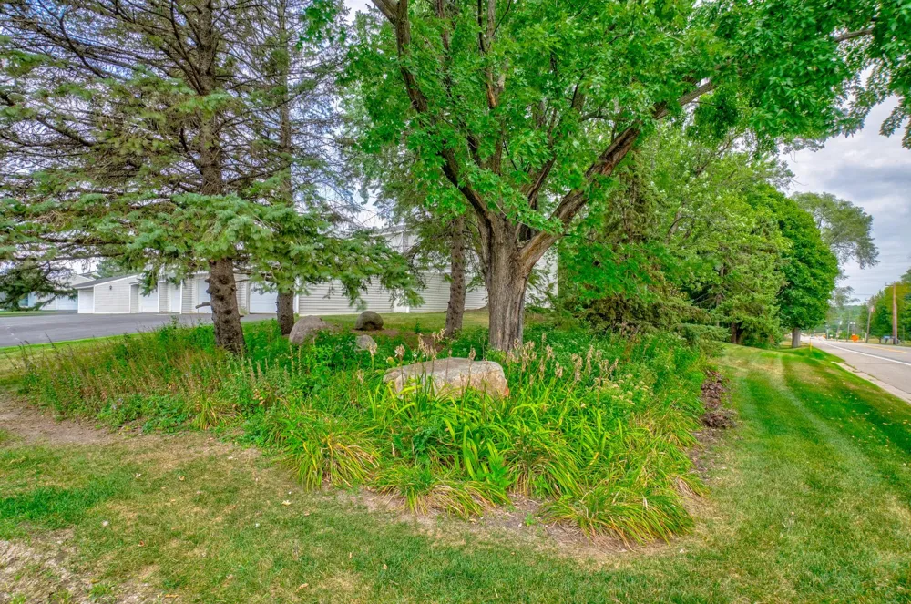 2174 Tower Court Woodbury, MN 55125