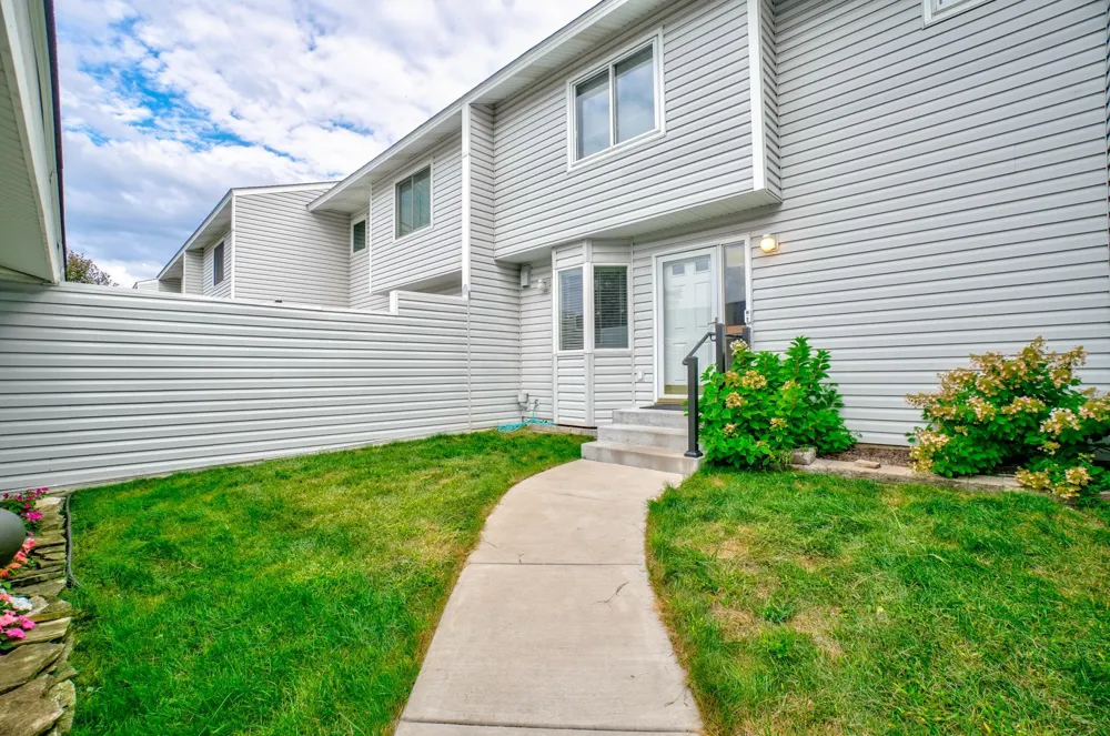 2174 Tower Court Woodbury, MN 55125