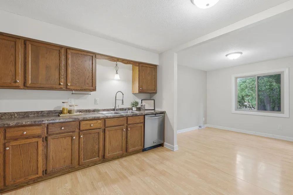 4250 Thornhill Lane Vadnais Heights, MN 55127