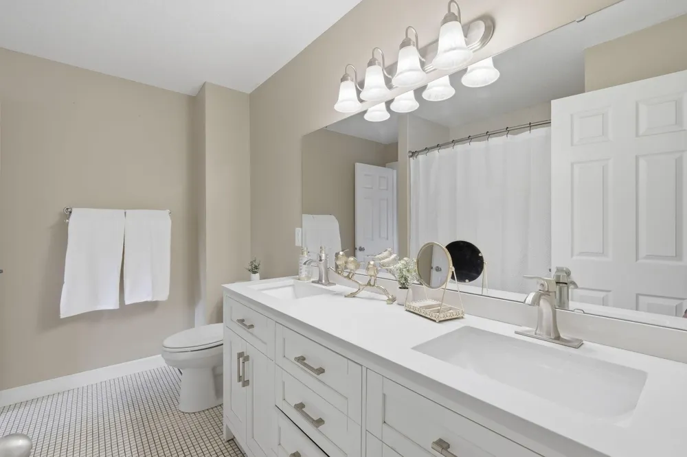 4250 Thornhill Lane Vadnais Heights, MN 55127