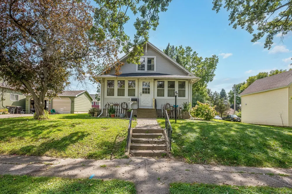 315 W 6th Street Blue Earth, MN 56013