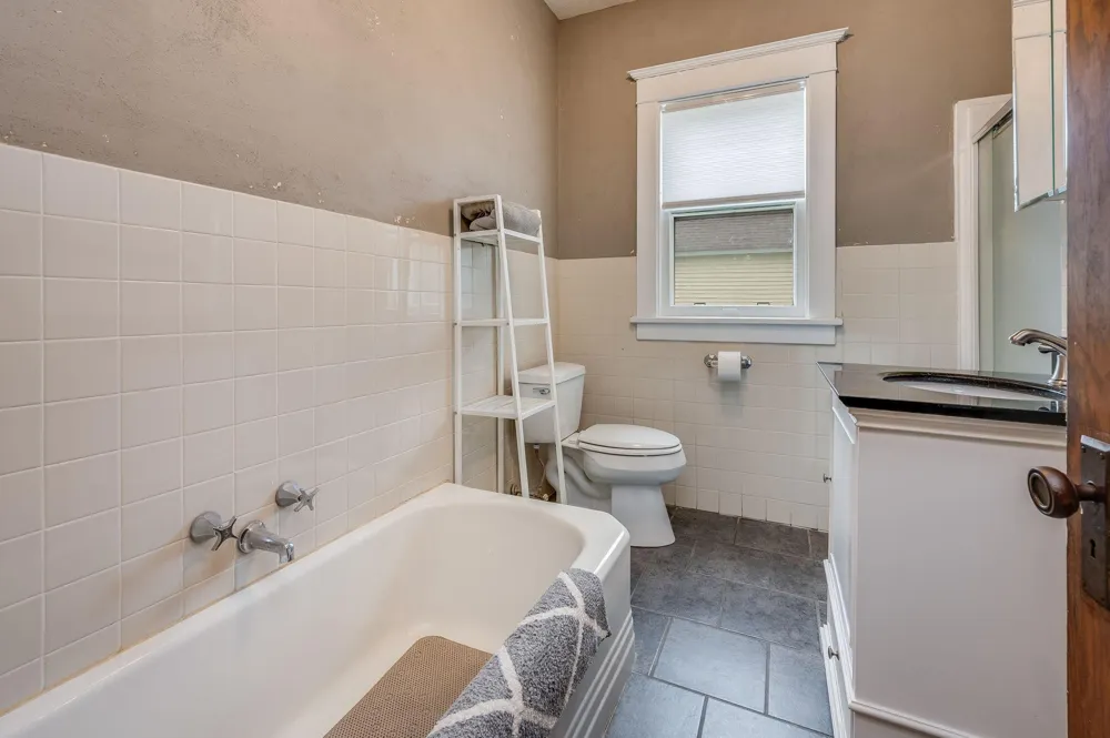 315 W 6th Street Blue Earth, MN 56013