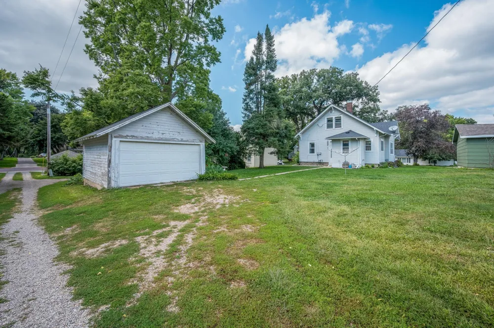 315 W 6th Street Blue Earth, MN 56013