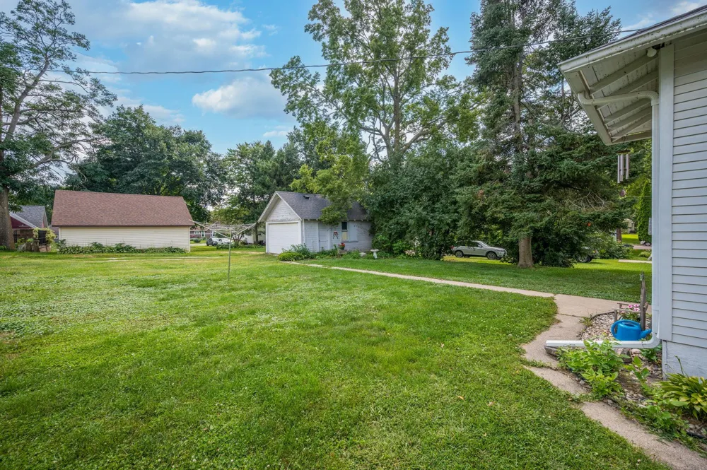 315 W 6th Street Blue Earth, MN 56013