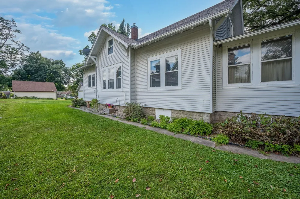 315 W 6th Street Blue Earth, MN 56013