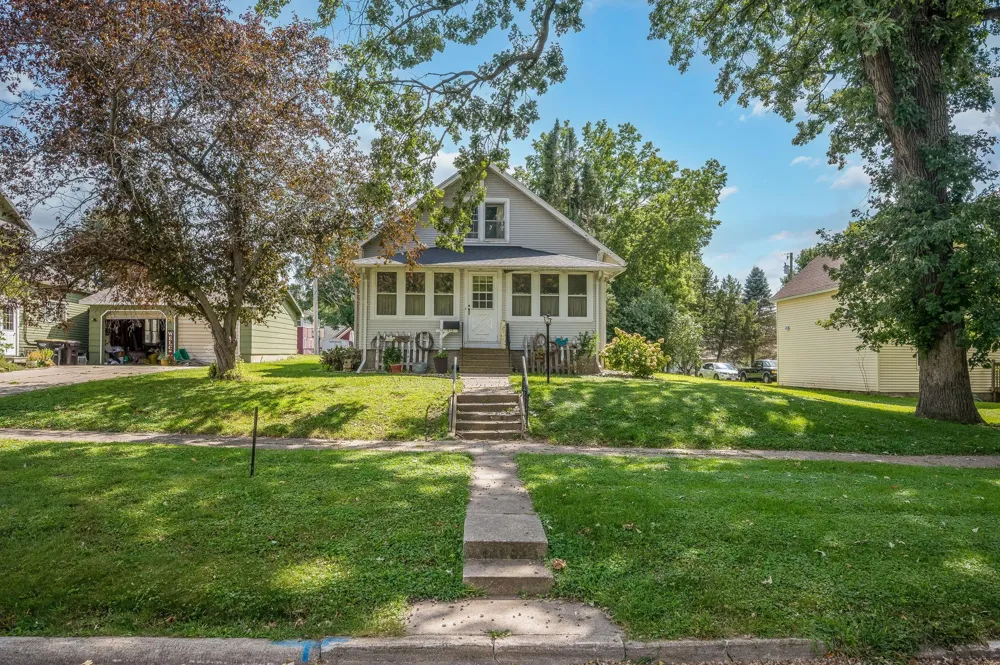 315 W 6th Street Blue Earth, MN 56013