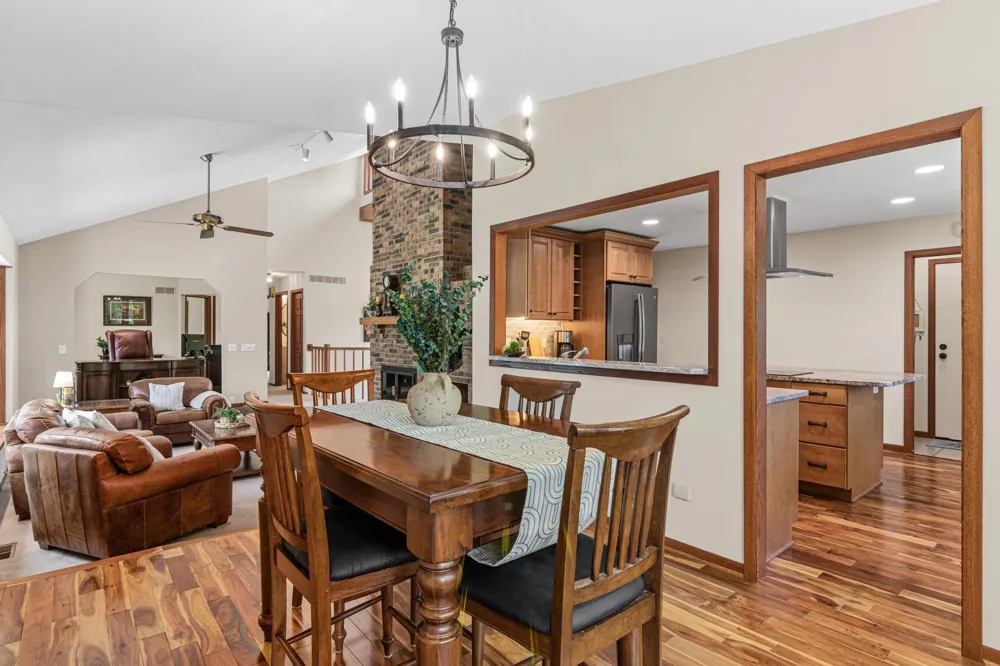 2915 Bruce Court Inver Grove Heights, MN 55077