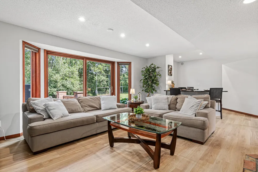 2915 Bruce Court Inver Grove Heights, MN 55077